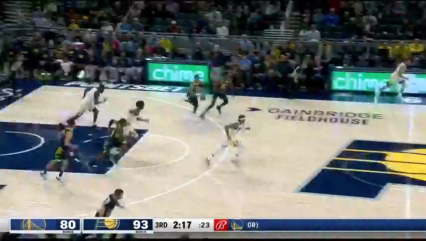  库里切球左肩膀疑似受伤 疼痛难忍返回更衣室 本场比赛不会回归