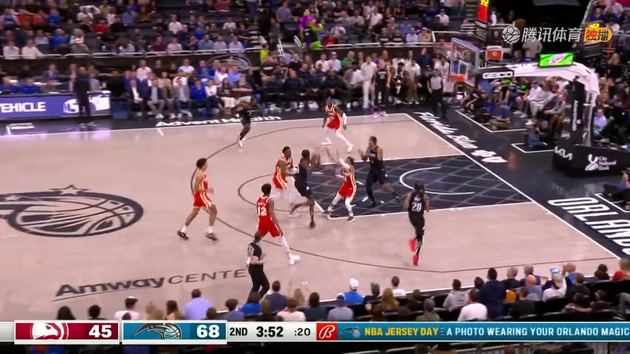  比文班亚马如何？波尔-波尔持球一条龙反击转身过人暴扣