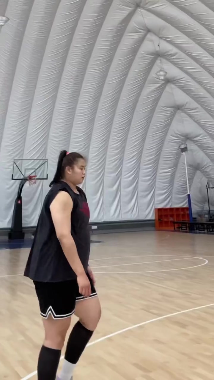  嚯，好魁梧！大宝贝刘禹彤背打你，你能顶住吗？