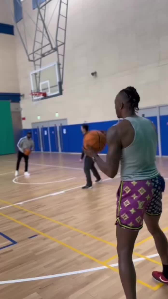  明天要复出！霍华德ins晒训练视频：超人就要回归赛场！（霍华德的ins账号）